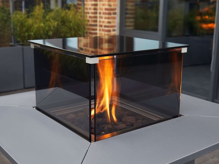 Feuersäule aus Glas und Edelstahl für jeden Außenbereich