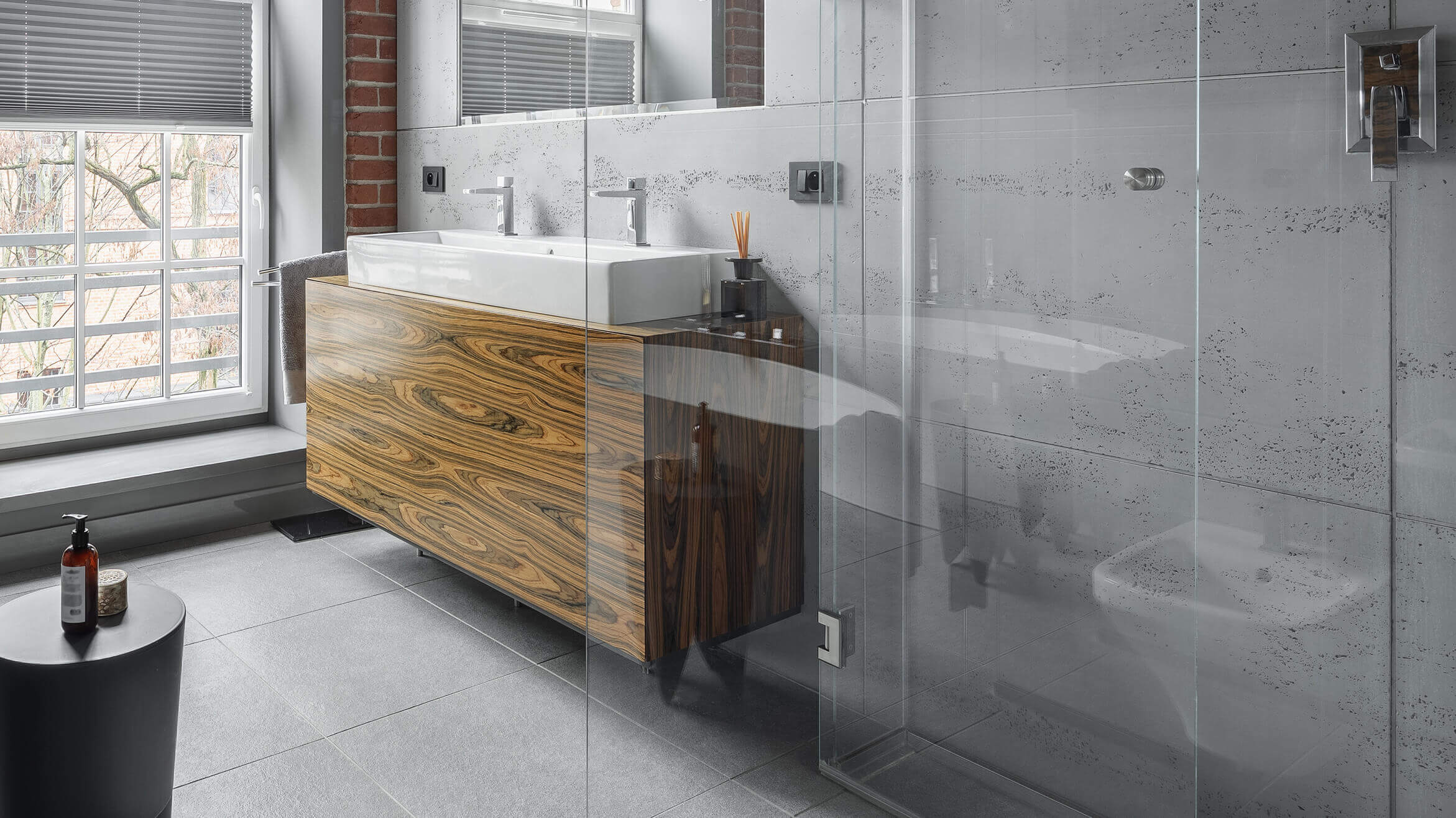 Bodengleiche Walk-in-Dusche aus 8mm Klarglas