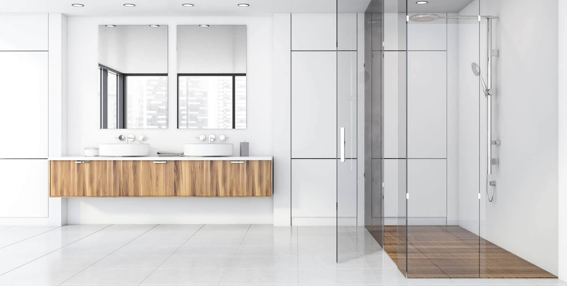 modernes_badezimmer_mit_weissen_fliesen_und_ebenerdiger_dusche_aus_Glas