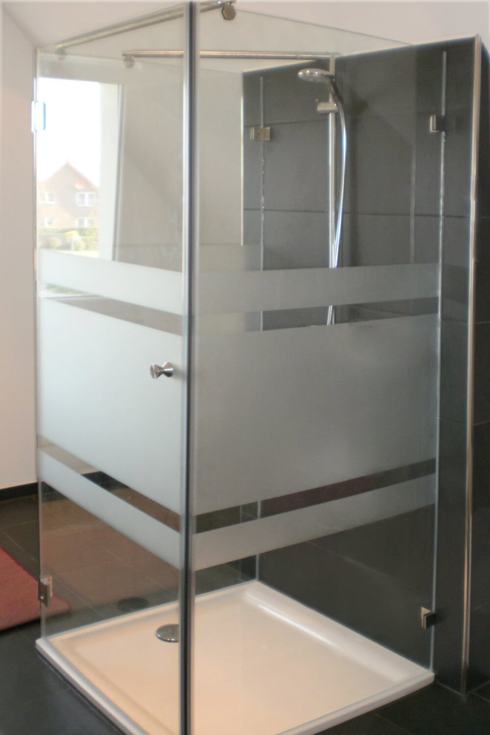 Teilsatinierte U-Form Dusche mit zwei Festteilen und einer Tür