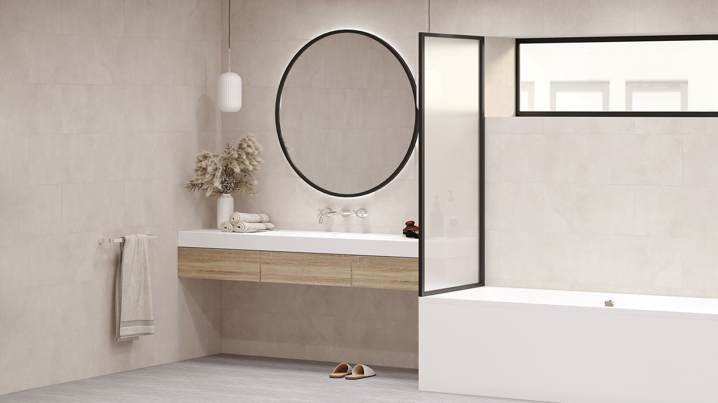 Kleines Badezimmer mit Duschwand als Abtrennung zwischen Waschbecken und Badewanne 