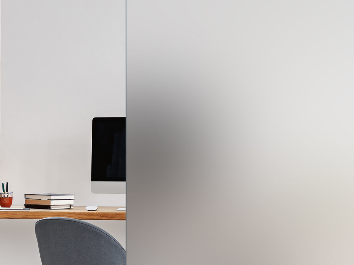 Trennwand-aus-satiniertem-Weißglas-2