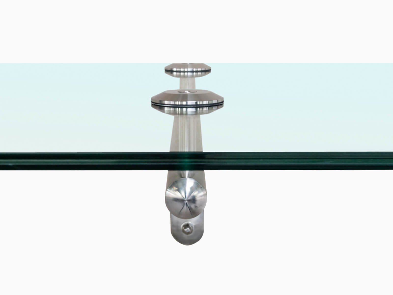 auf-den-rohrtraeger-wird-das-glas-mit-dem-glashalter-befestigt