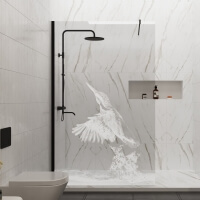 Walk-In-Dusche im Industriedesign mit Stabilisierungsstange und Vogelmotiv