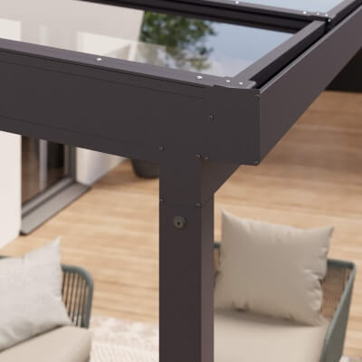 Terrassenüberdachung mit flächenbündiger Optik