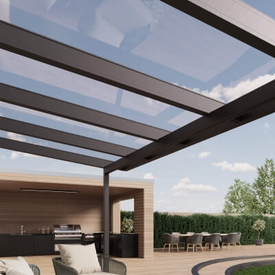 Terrassenüberdachung mit innenliegenden Sparrenoptik